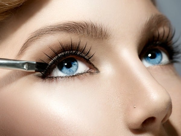How to apply eyeliner with an angled brush