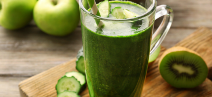 If you're looking for green smoothie recipes for weight loss like Dr. Oz's low-calorie breakfast drink, we've got you covered. These healthy, fat-burning recipes offer a great meal replacement option when you're on the go and can also compliment various cleanses as you try to detox your body to get the flat belly of your dreams. It's amazing what a blender, a tub of Greek yogurt, and a few cleaning eating ingredients can do for your waistline!