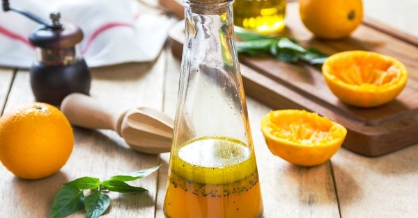 Healthy Salad Dressing: 13 Delicious Low Calorie Recipes | Looking for healthy yet delicious homemade salad dressing recipes to support your diet and weight loss goals? Whether you’re on the Weight Watchers diet, follow a low carb, low calorie diet, or have the strength for something hard core like the paleo, whole30, or vegan diets, we’ve rounded up the best skinny salad dressings that are easy to make and taste DELISH!