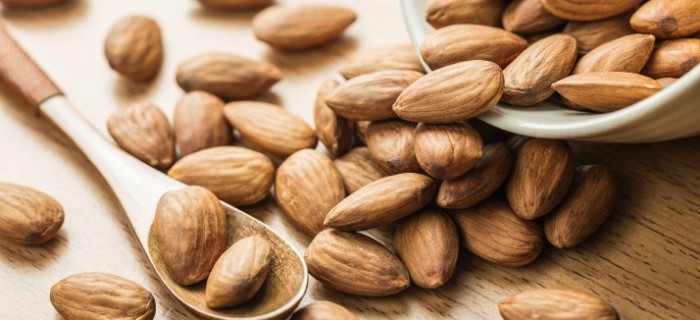 If you’re looking for healthy snacks for weightloss you can enjoy on the go so you don’t sabotage your fitness and fat burning efforts, we’ve got you covered. This collection of healthy snack recipes under 100 calories offers low calorie options to help curb sugar cravings so you can satisfy your hunger and still keep the weight off. Losing weight never tasted so good!