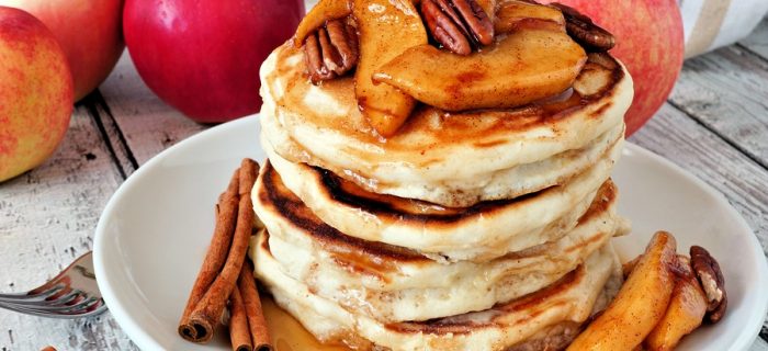 Looking for simple Weight Watchers meals with points to help make your weight loss plans as easy and delicious as possible? We’ve rounded up 50 fabulous meals for breakfast, lunch, dinner, and dessert, and even threw in a few appetizers for good measure! Each recipe includes the total points (or SmartPoints, where applicable) and we’ve included a wide variety of ingredients (chicken, ham, vegetarian) as well easy make ahead and crockpot options to make weight loss as easy as can be.