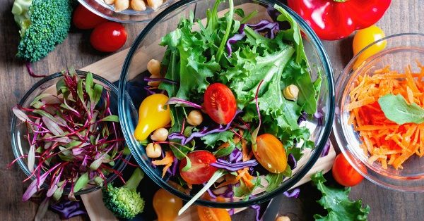 7-Day Intermittent Fasting Meal Plan for Beginners | Whether you follow a 12/12, 18/8, 20/4, Eat-Stop-Eat, or 5:2 intermittent fasting diet plan, losing weight will be easier if you follow a low carb, keto inspired, healthy diet, but knowing what to eat can be hard. We’ve put together a 7-day diet plan for women with simple and delicious recipe ideas to get you started.