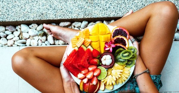 The Best 7-Day Cleanse Meal Plans for Weight Loss | Whether you’re trying to detox your body of harmful toxins, or simply want to lose 10 pounds for an upcoming event, a full body fat flush will help you in your health and weight loss goals, leaving you with a flat belly, clear skin, and increased energy. We’ve rounded up 8 fat burning weight loss cleanses to consider, and have all the tips you need to get started TODAY. #cleanse #detox #vegan #cleaneating #weightloss #diet #keto