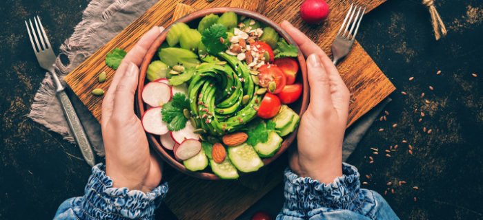 21-Day Plant Based Diet Meal Plan for Beginners | Looking for simple, whole food, budget-friend grocery lists and plant based recipes for weight loss? We’ve got a 21-day menu you’ll LOVE. Whether you’re looking for recipes for one, or need ideas for families (and for kids) so you're not cooking separate, these easy ideas will help you stick to your healthy eating goals without feeling deprived.