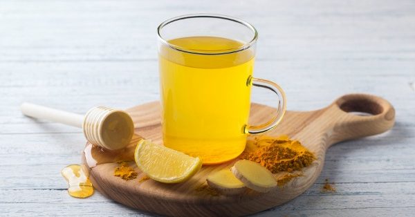 12 Weight Loss Drinks that Work! | If you’re trying to lose belly fat fast without dieting, these fat burning drinks, teas, and meal replacement shakes are just what you need. With 12 easy to make weight loss drink recipes, you’ll be amazed at the effects simple ingredients like apple cider vinegar, ginger, chai seeds, turmeric, dandelion root, garcinia cambogia (and more!) can have on your health and your waist line! #weightlossdrinks #fatburningdrinks #detoxdrinks #flatbellydrinks #bellyfat