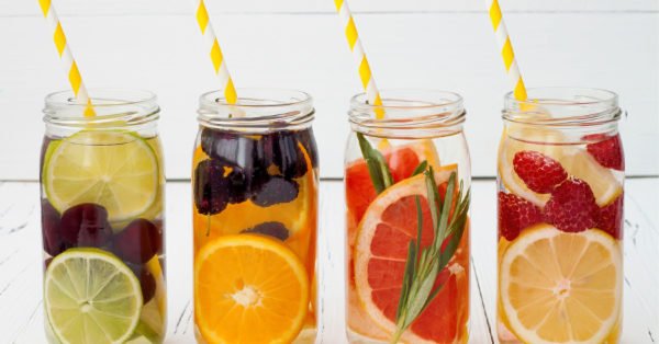 Detox Water Recipes to Lose Weight | While it’s not realistic to think a detox cleanse can help you lose 10 pounds in a week (LOL), these water detox recipes will help you get the flat tummy you desire! From mint- and cucumber-infused lemon water to aid in digestion, to an apple cider vinegar fat burning detox drink, to Dr. Oz’s grapefruit-infused fat flush water for bloating, these infused water recipes are easy and delicious! #detoxwater #detoxdrinks #detoxwaterrecipes #detoxwaterchallenge
