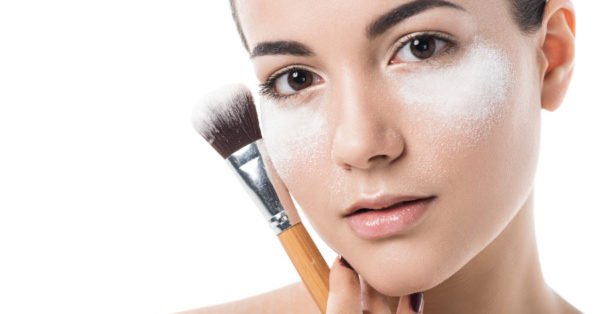 Makeup Baking for Beginners | What is makeup baking anyway? Whether you’re new to this makeup technique, or just want to take your makeup routine to the next level, we’ve got everything you need – our favorite makeup baking application tips, the best makeup baking products (drugstore and high end!), and 5 step-by-step tutorials to show you exactly how to get flawless makeup that lasts! #makeupbaking #makeupbaking101 #makeup #makeuptips #makeuphowto #makeuphacks #beautyhacks #learnmakeup