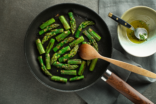 8 Foods High In Folic Acid | Folic acid is a synthetic form of folate (vitamin B9). It's crucial for proper brain function, protects your heart, and it is important for mental and emotional health. A folate deficiency causes symptoms like fatigue, low energy, muscle weakness, mouth ulcers, problems with memory, and more. Your body can't store large amounts of natural folate, but it easily absorbs folic acid. Click for a list of foods to add to your diet to prevent/treat folate deficiency!